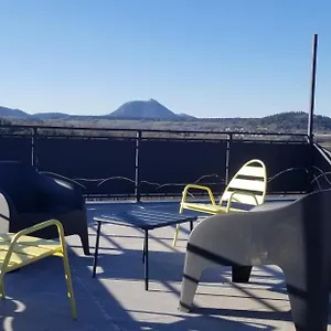 La Terrasse Des Volcans , Saint-Genès-Champanelle Frankrijk